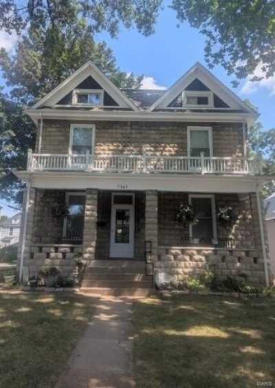 Home For Sale in Maplewood, Missouri