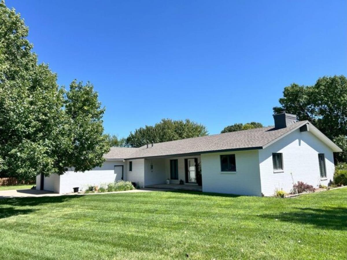 Picture of Home For Sale in Lakin, Kansas, United States