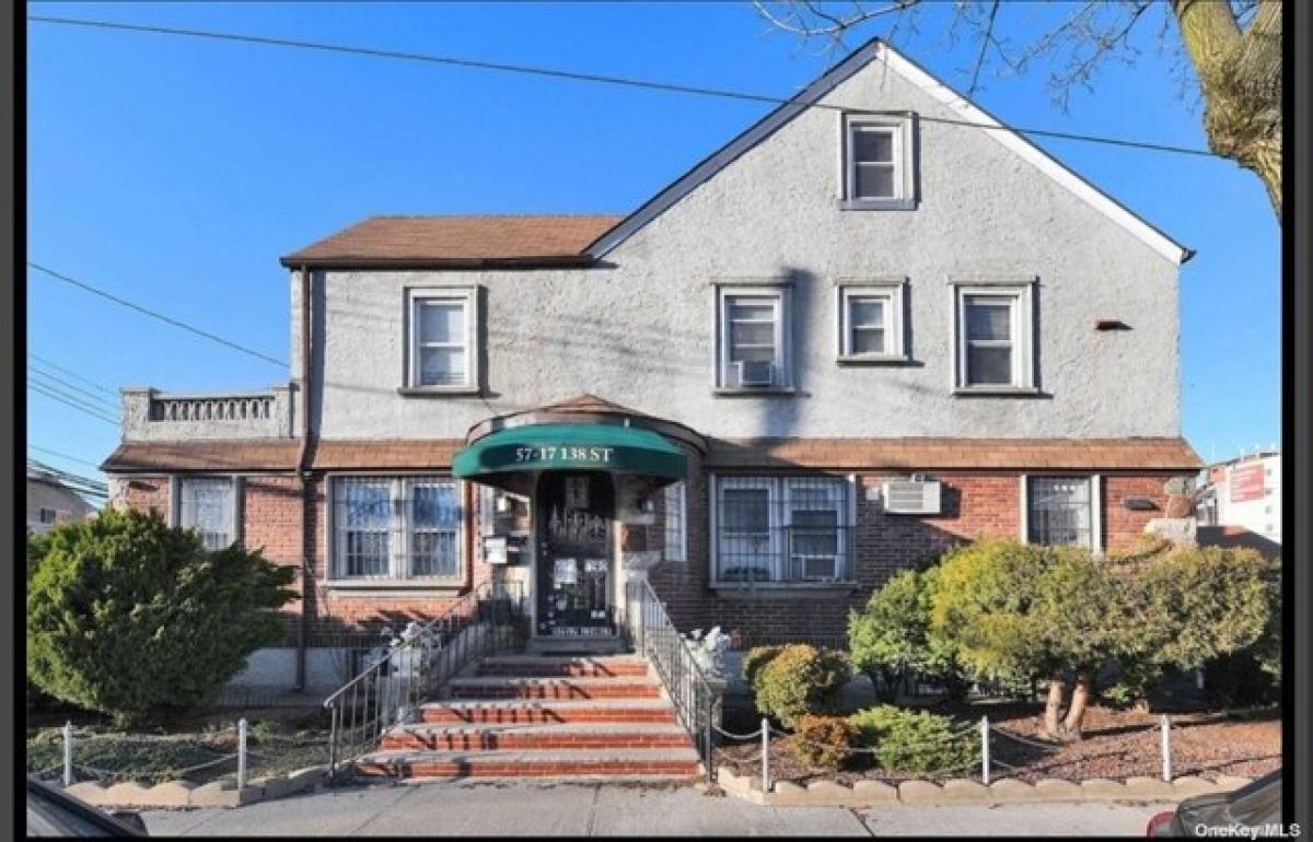 Picture of Home For Sale in Flushing, New York, United States