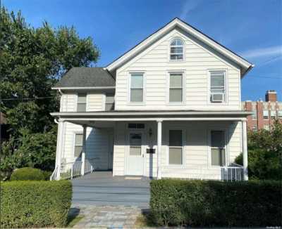 Home For Rent in Oyster Bay, New York