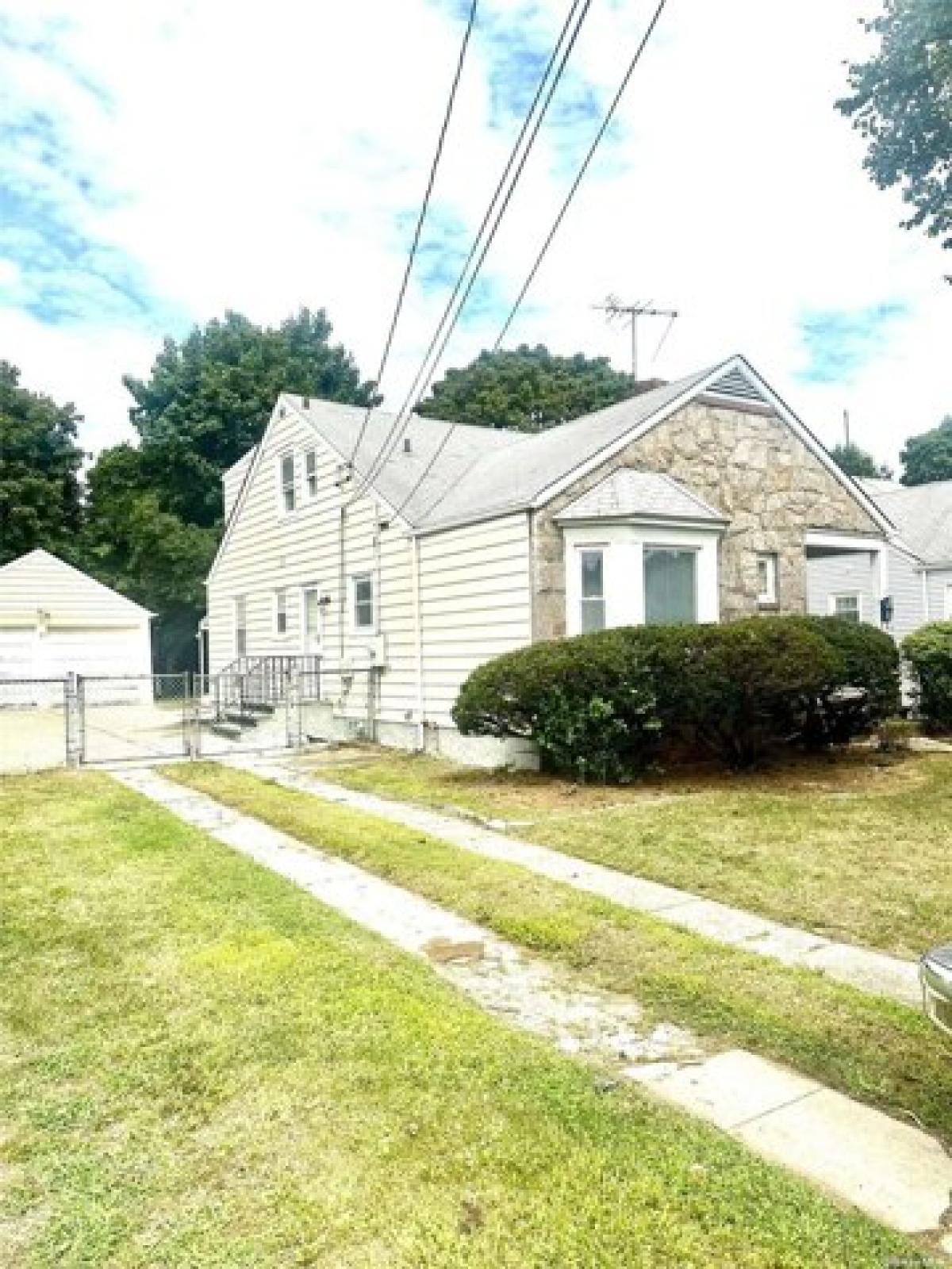 Picture of Home For Sale in Baldwin, New York, United States