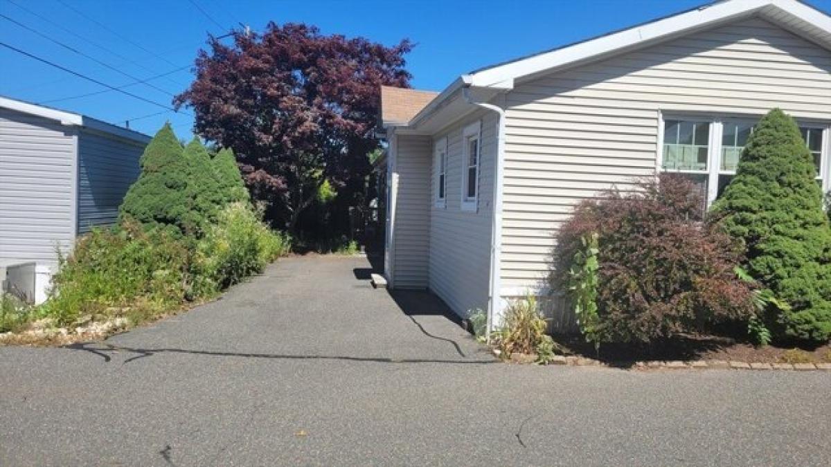 Picture of Home For Sale in Peabody, Massachusetts, United States