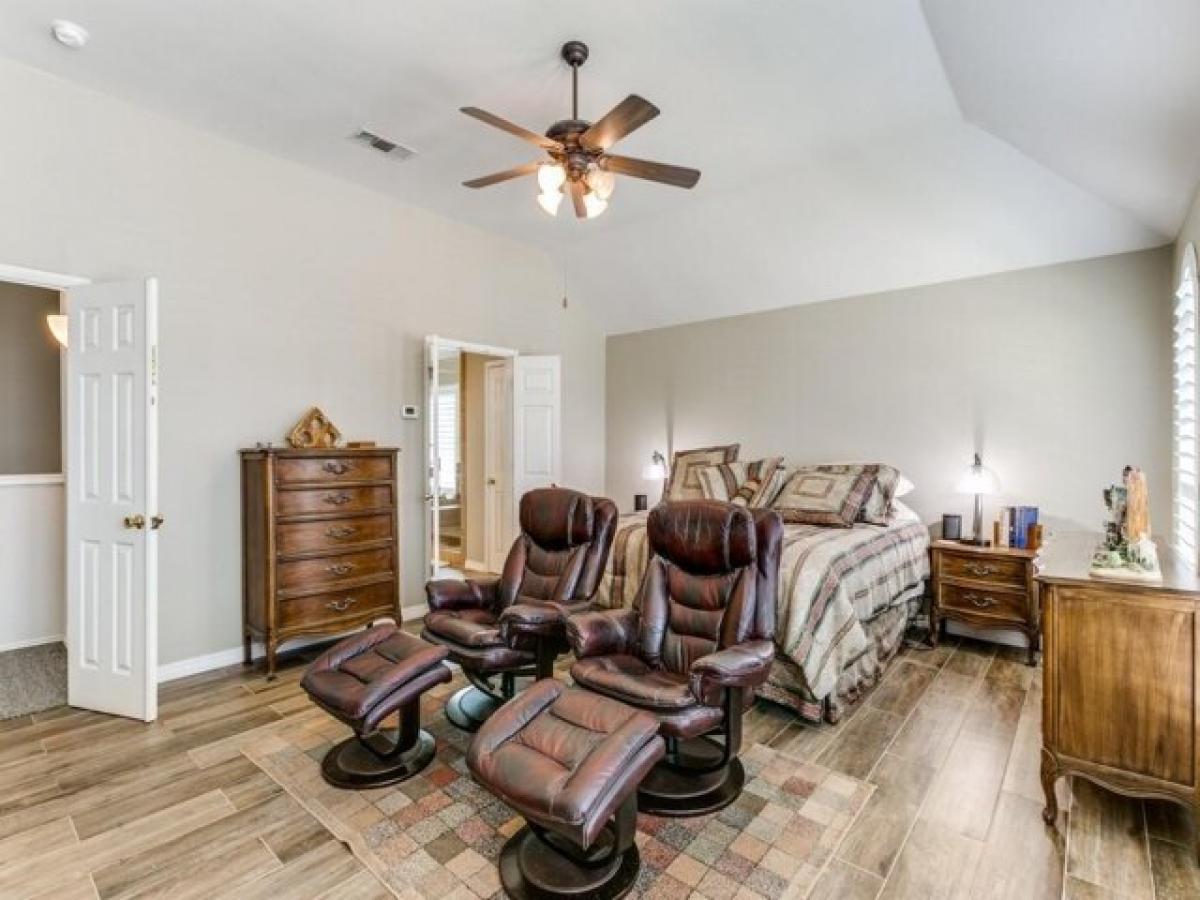 Picture of Home For Sale in Bedford, Texas, United States