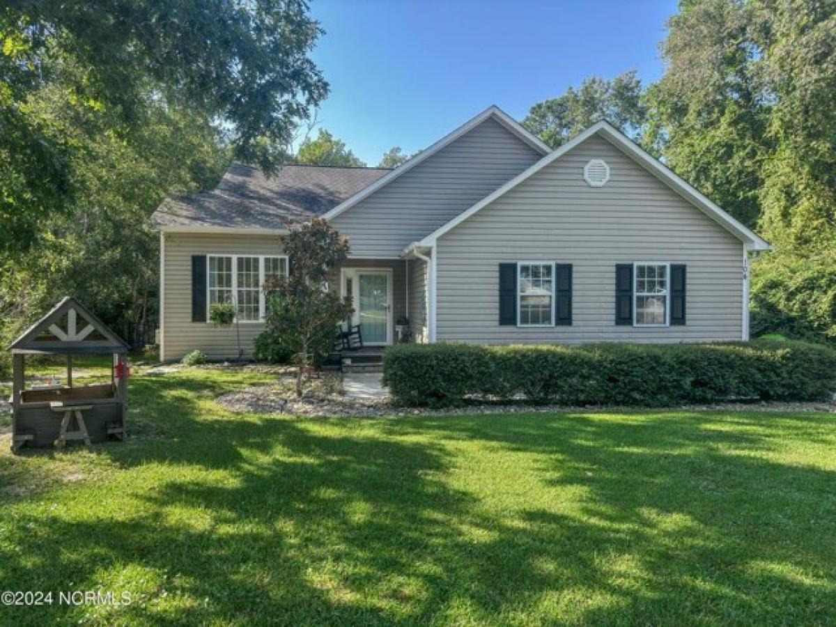 Picture of Home For Sale in Swansboro, North Carolina, United States