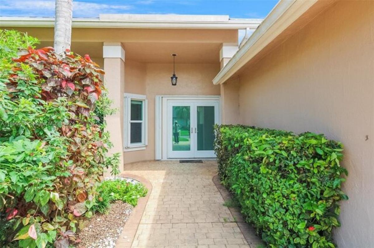 Picture of Home For Sale in Pembroke Pines, Florida, United States