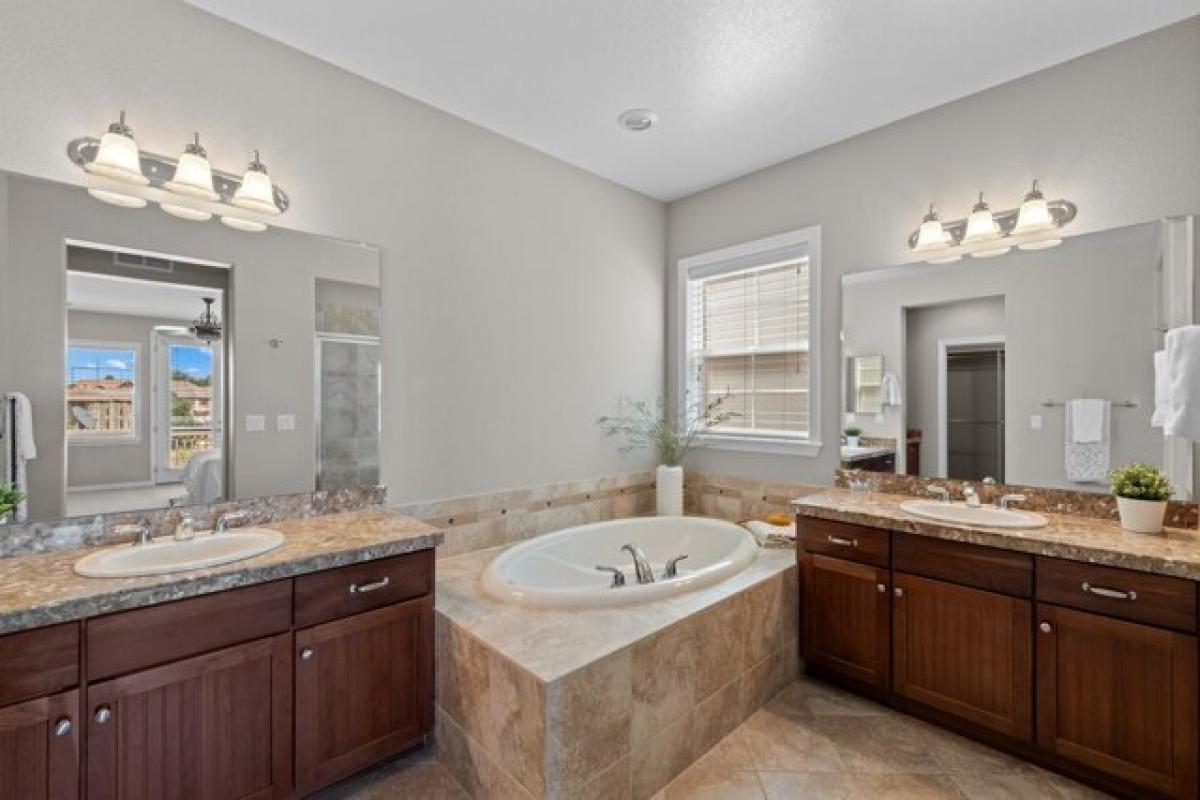 Picture of Home For Sale in Highlands Ranch, Colorado, United States