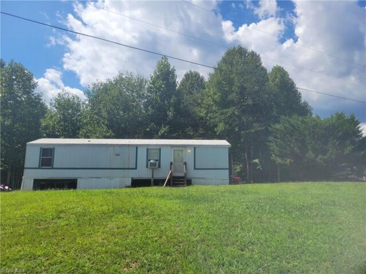 Picture of Home For Sale in Wilkesboro, North Carolina, United States