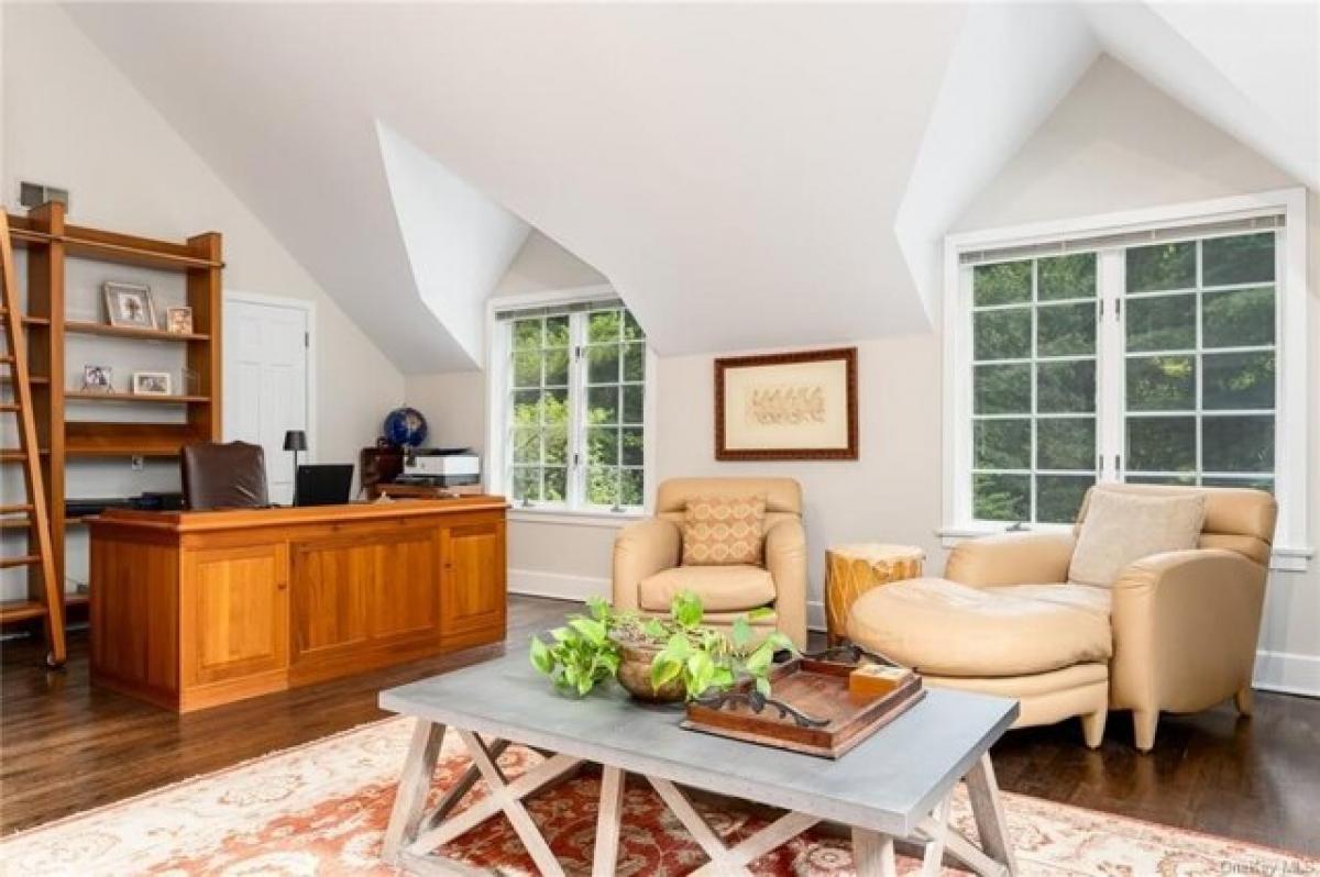 Picture of Home For Sale in Chappaqua, New York, United States