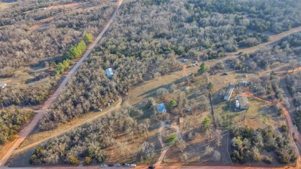 Picture of Home For Sale in Harrah, Oklahoma, United States