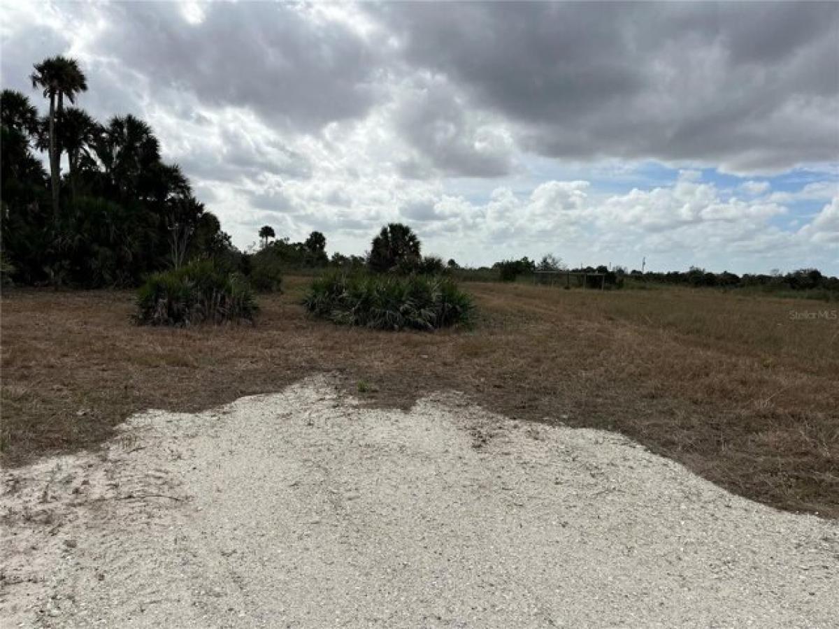 Picture of Residential Land For Sale in Okeechobee, Florida, United States