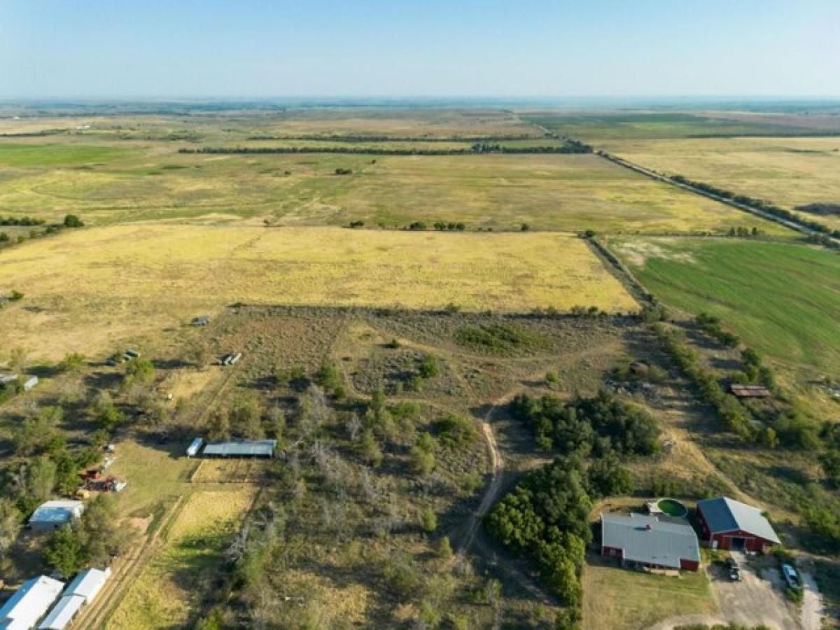 Picture of Residential Land For Sale in McLean, Texas, United States