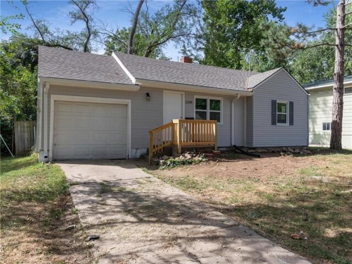 Picture of Home For Sale in Blue Springs, Missouri, United States