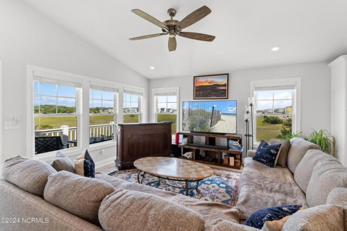 Picture of Home For Sale in Holden Beach, North Carolina, United States