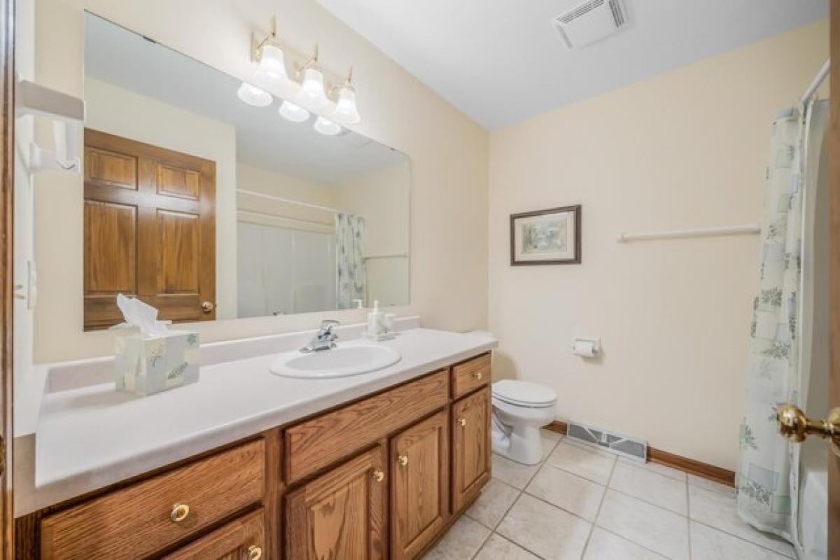 Picture of Home For Sale in Waukesha, Wisconsin, United States