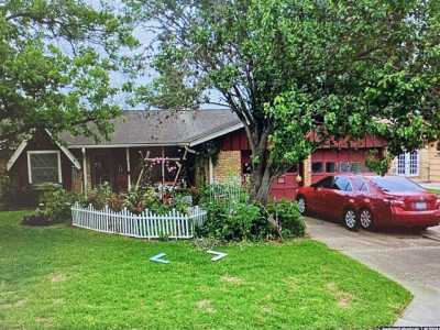 Home For Sale in Lake Jackson, Texas