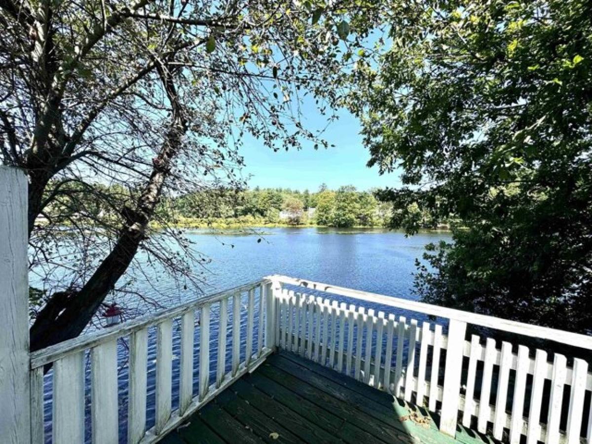 Picture of Home For Sale in Pittsfield, New Hampshire, United States