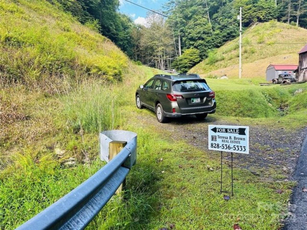 Picture of Residential Land For Sale in Green Mountain, North Carolina, United States