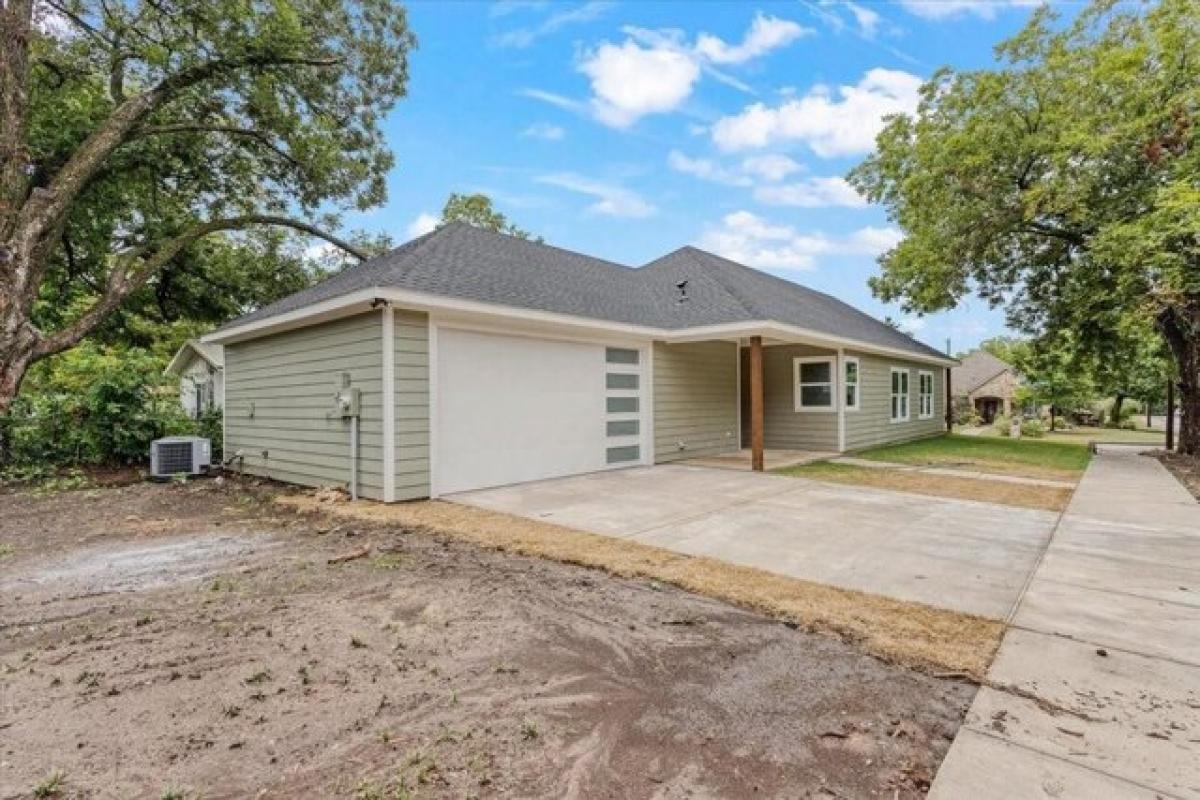 Picture of Home For Sale in Sherman, Texas, United States