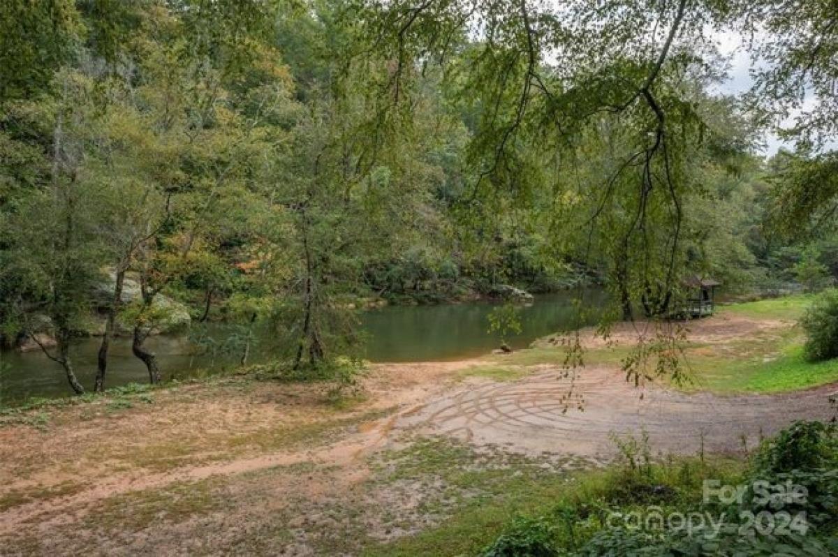 Picture of Home For Sale in Lake Lure, North Carolina, United States