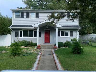 Home For Sale in East Patchogue, New York