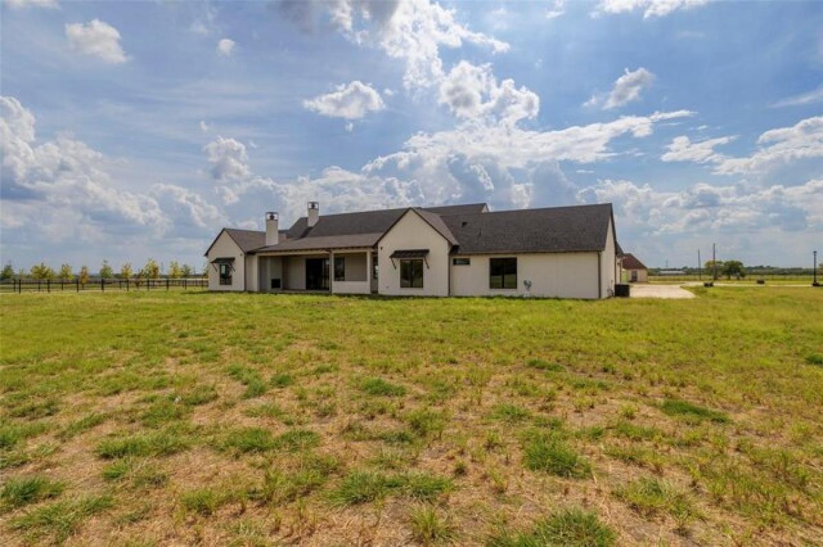 Picture of Home For Sale in Midlothian, Texas, United States