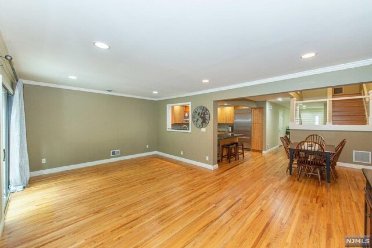 Picture of Home For Sale in Ramsey, New Jersey, United States