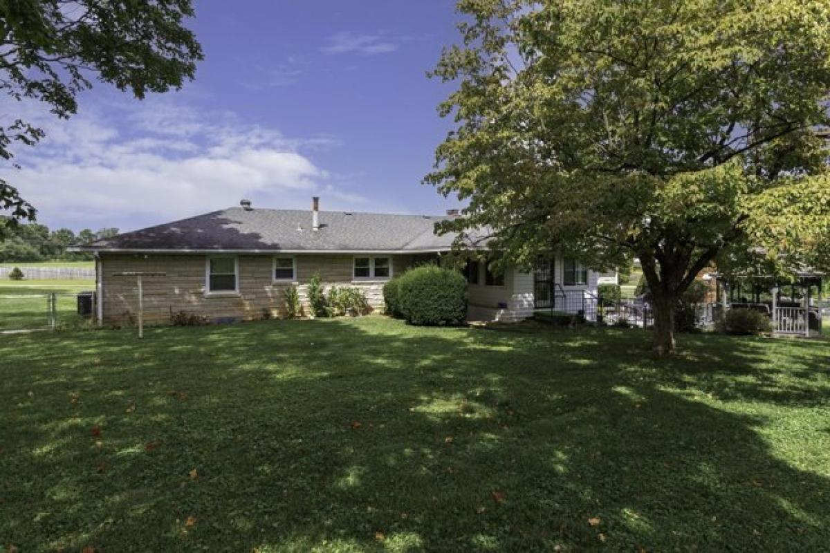 Picture of Home For Sale in Versailles, Kentucky, United States