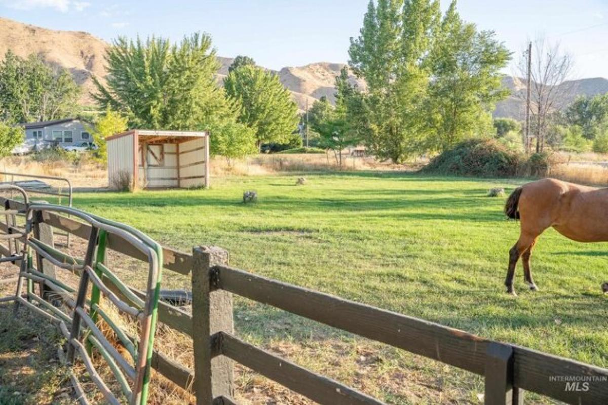 Picture of Home For Sale in Emmett, Idaho, United States