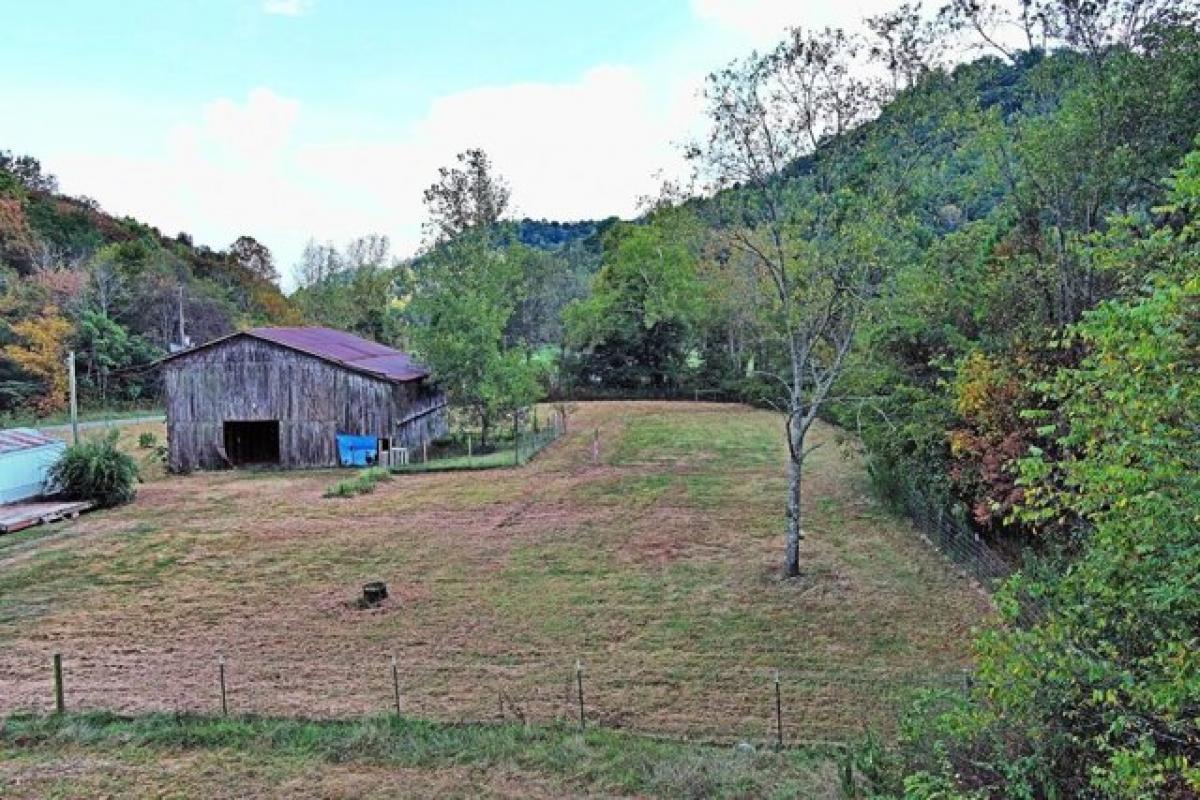 Picture of Home For Sale in Whitleyville, Tennessee, United States