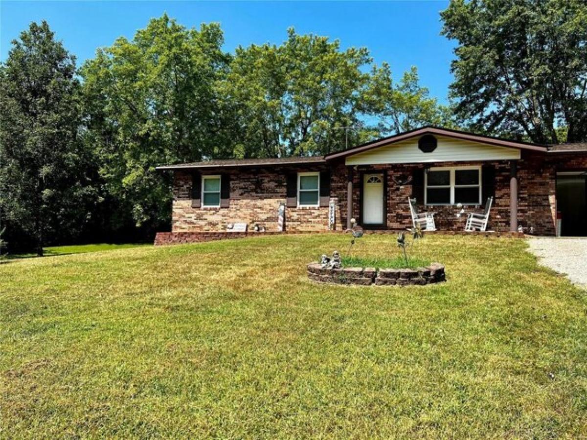 Picture of Home For Sale in De Soto, Missouri, United States