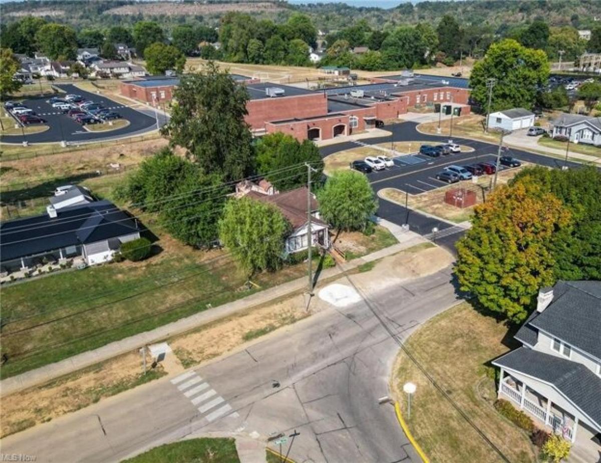 Picture of Home For Sale in Williamstown, West Virginia, United States