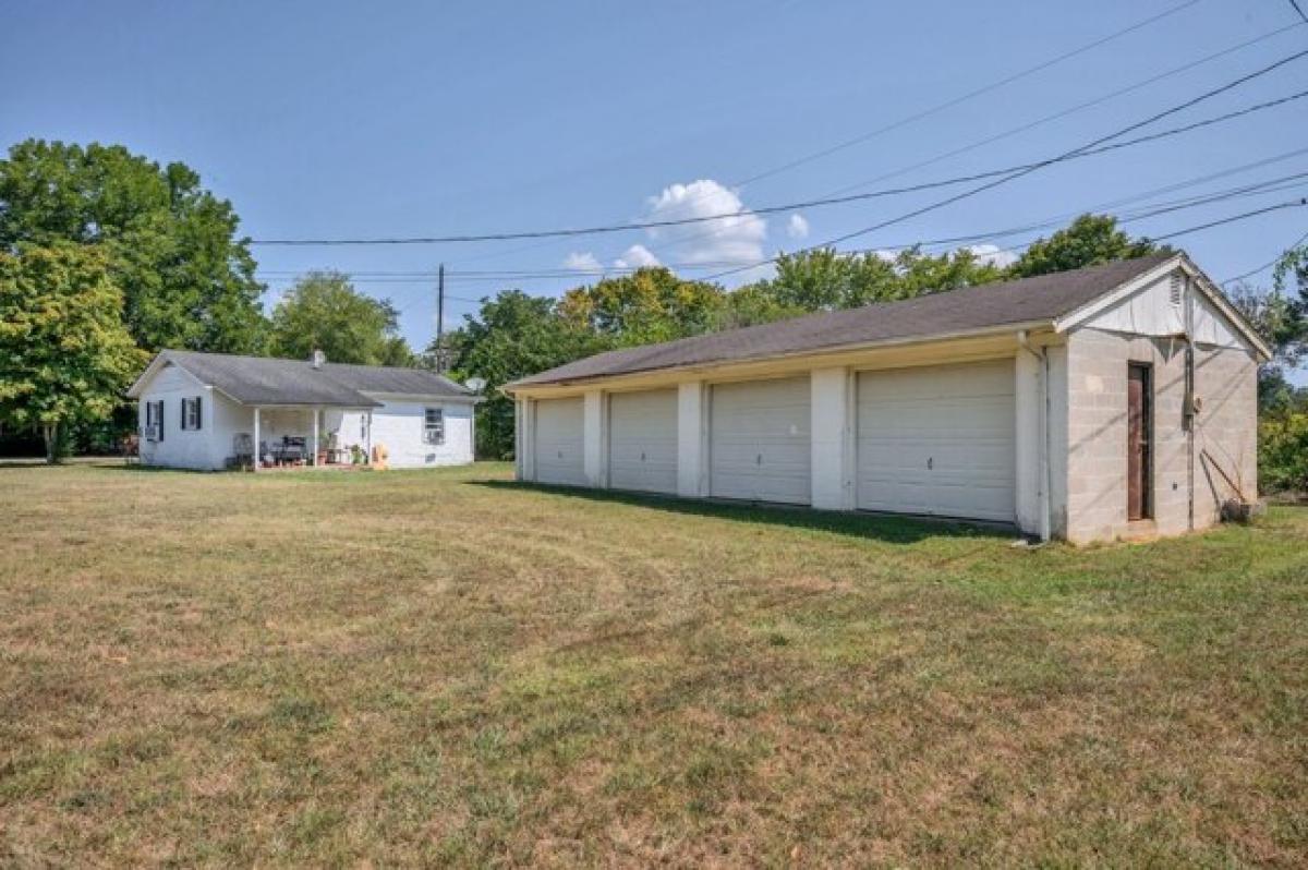 Picture of Home For Sale in Waverly, Tennessee, United States