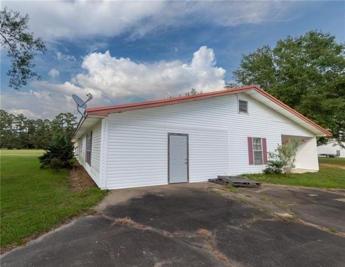 Picture of Home For Sale in Oakdale, Louisiana, United States