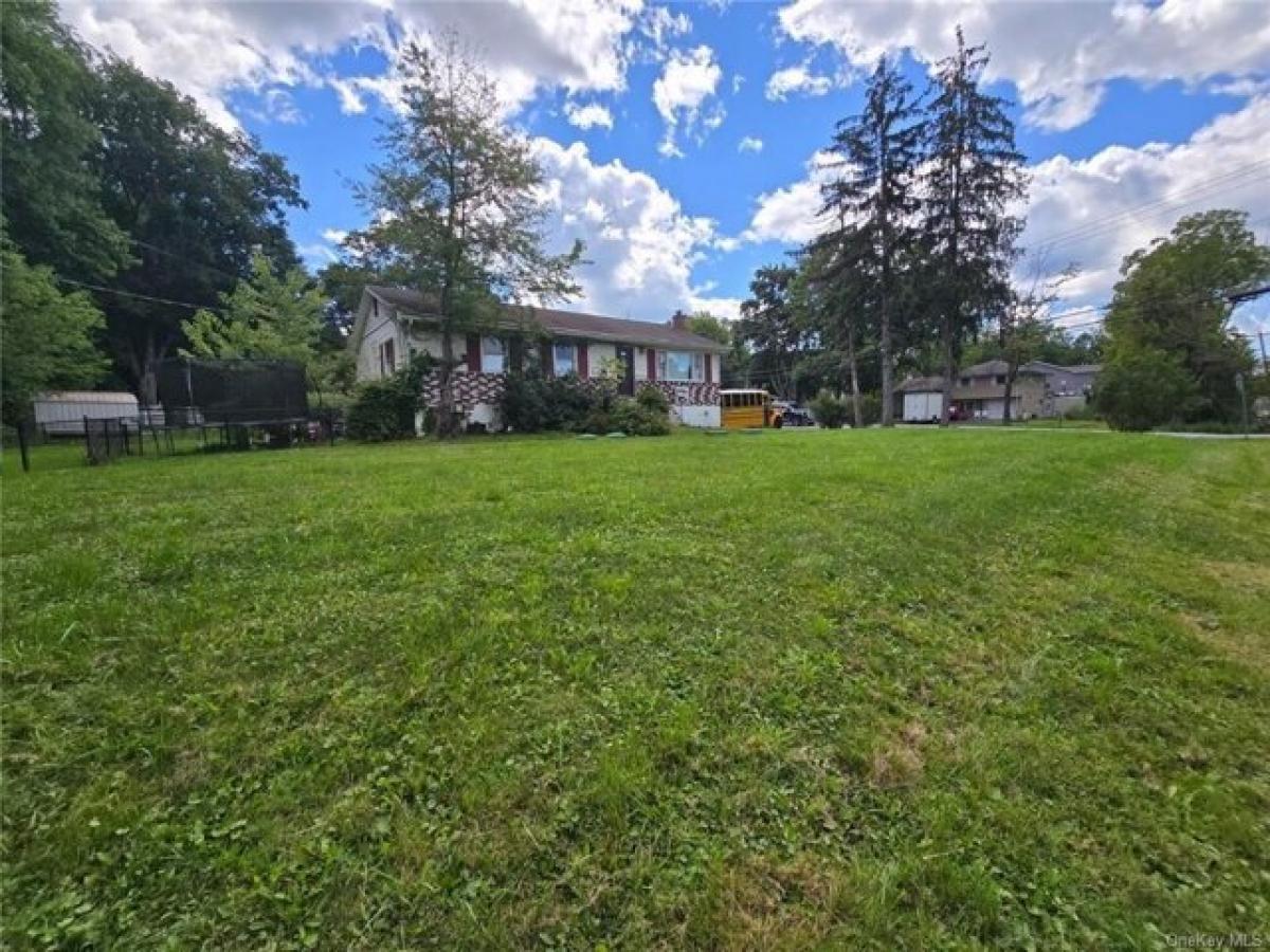 Picture of Home For Sale in Monroe, New York, United States