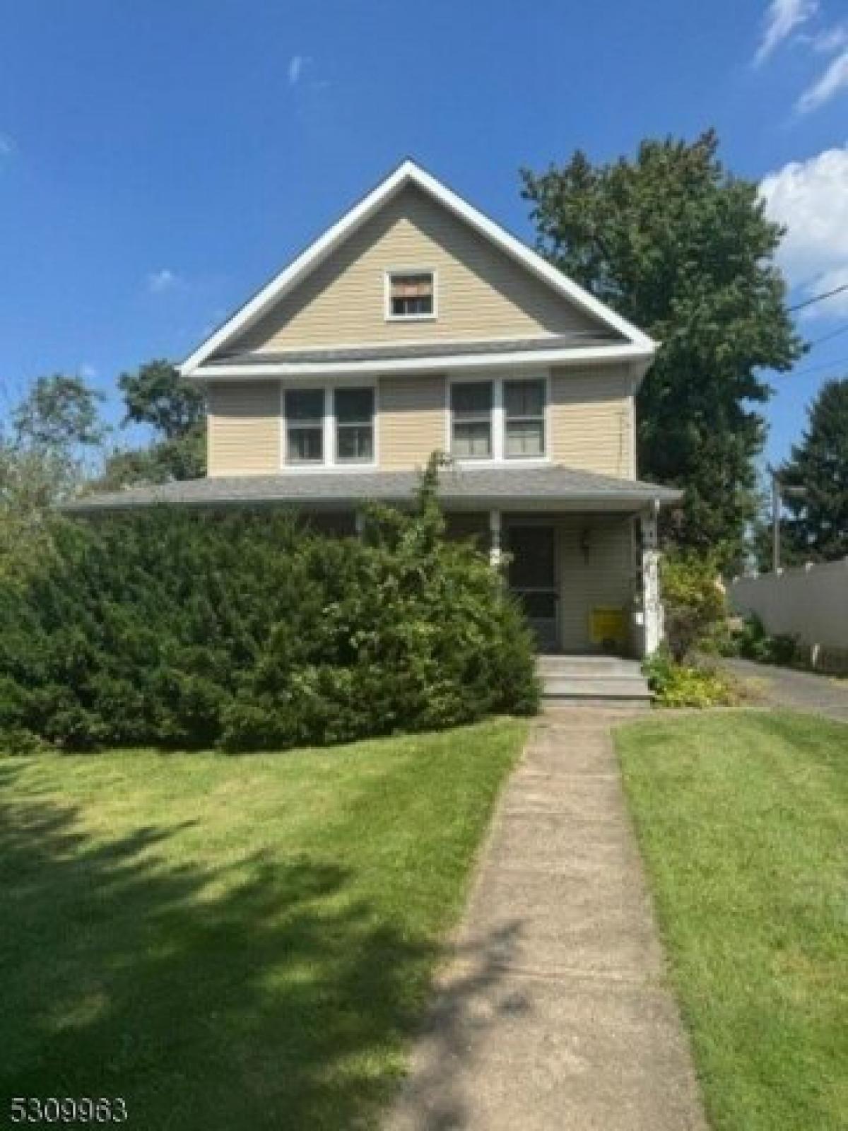 Picture of Home For Sale in Lodi, New Jersey, United States