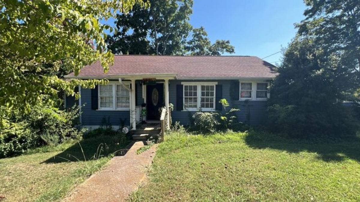 Picture of Home For Sale in Shelbyville, Tennessee, United States