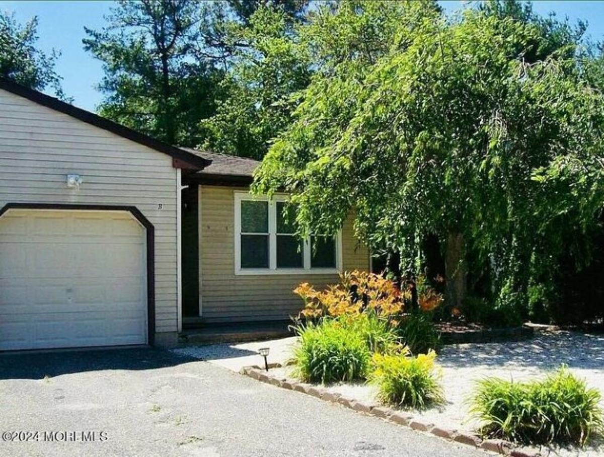 Picture of Home For Sale in Barnegat, New Jersey, United States