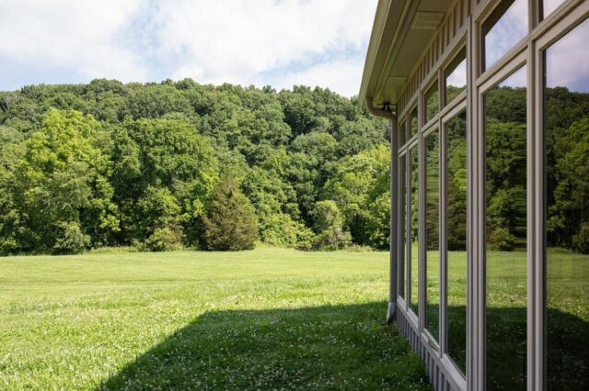 Picture of Home For Sale in Adams, Tennessee, United States