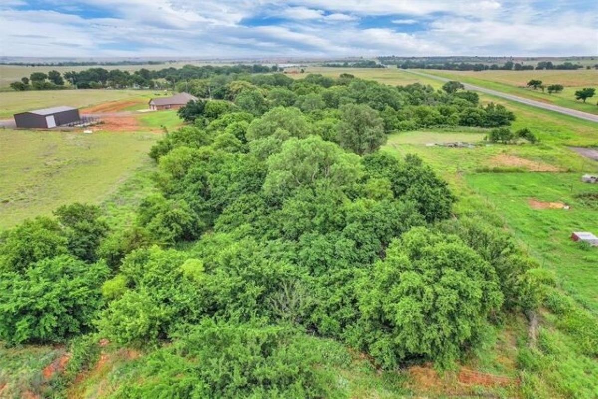 Picture of Residential Land For Sale in Foss, Oklahoma, United States