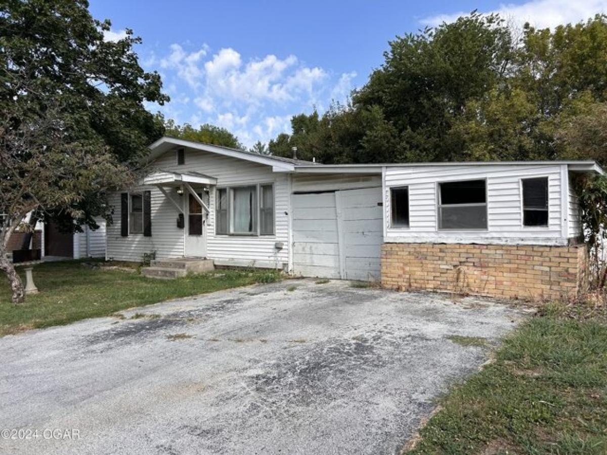 Picture of Home For Sale in Mount Vernon, Missouri, United States