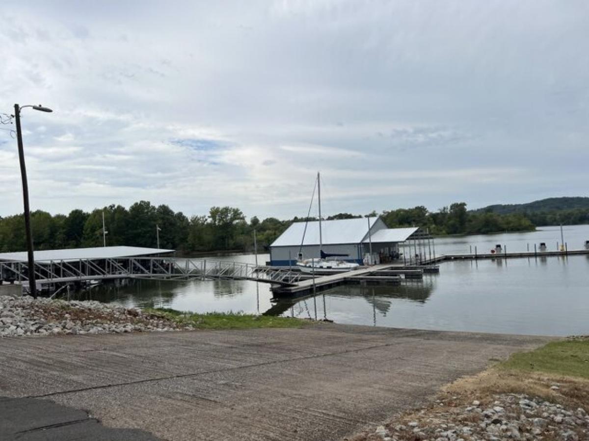 Picture of Residential Land For Sale in Holladay, Tennessee, United States