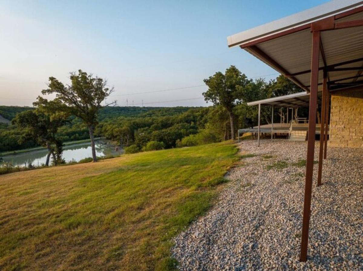 Picture of Home For Sale in Jacksboro, Texas, United States