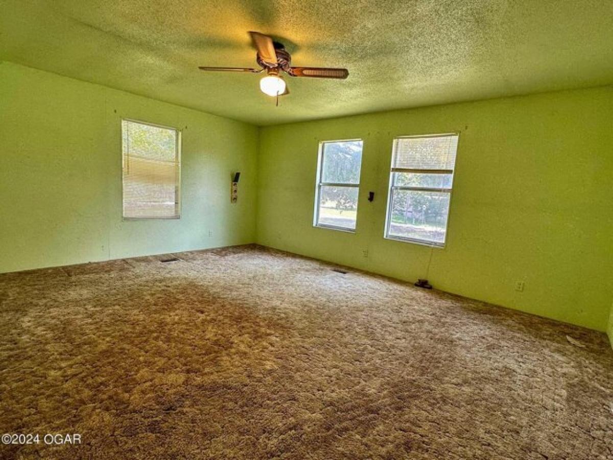 Picture of Home For Sale in Chetopa, Kansas, United States