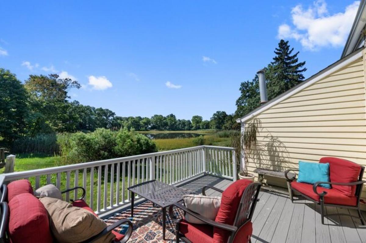 Picture of Home For Sale in Stratford, Connecticut, United States