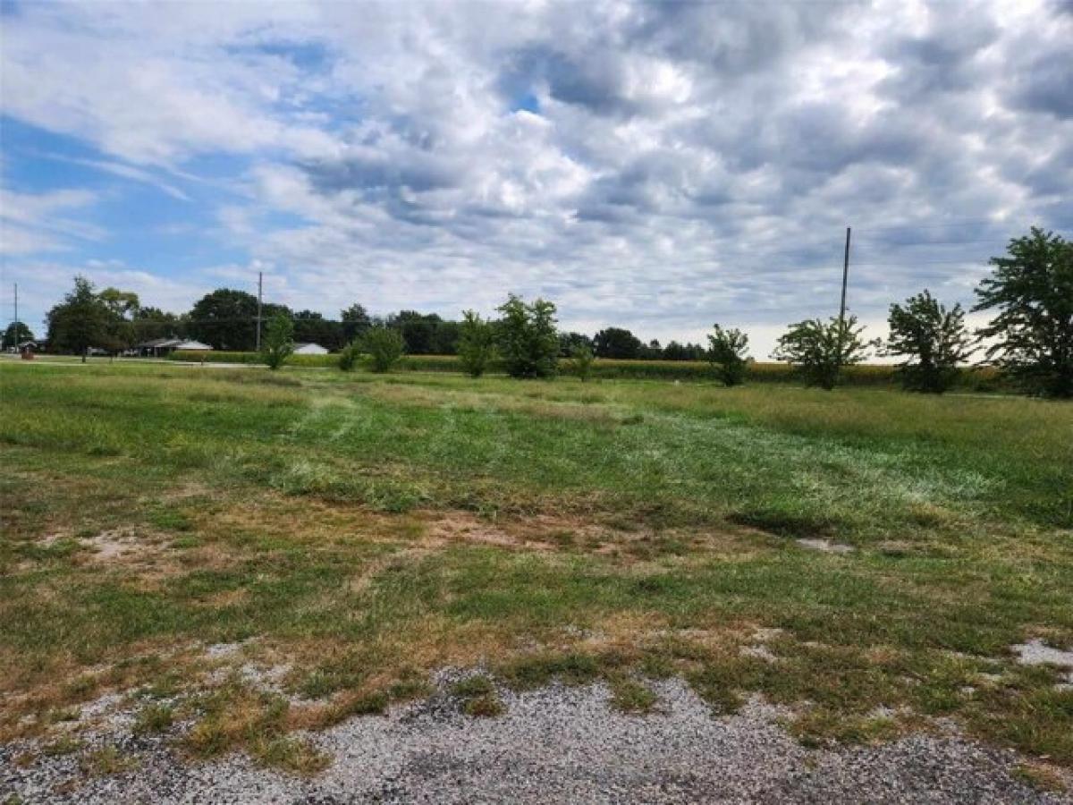 Picture of Residential Land For Sale in Breese, Illinois, United States