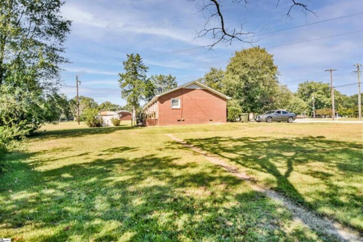 Picture of Home For Sale in Taylors, South Carolina, United States