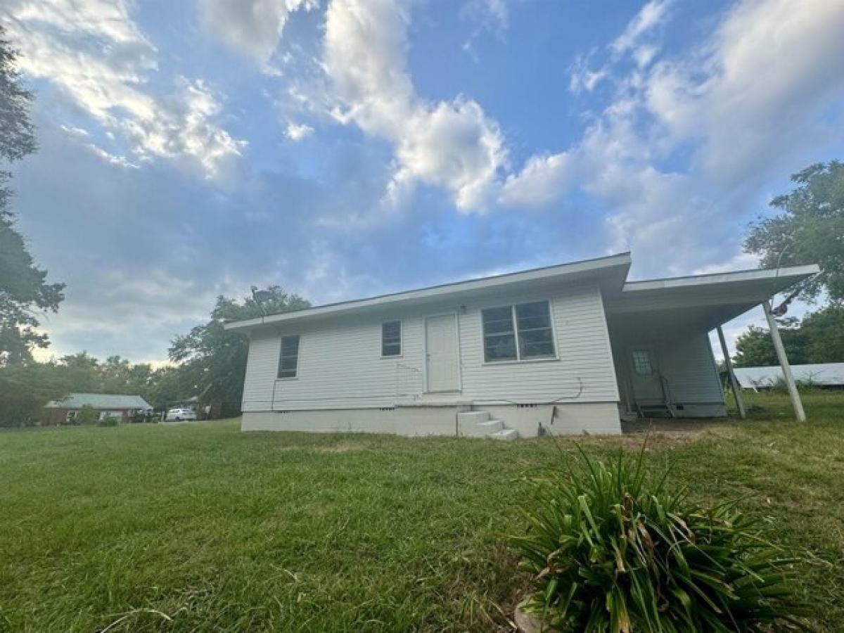 Picture of Home For Sale in Phil Campbell, Alabama, United States