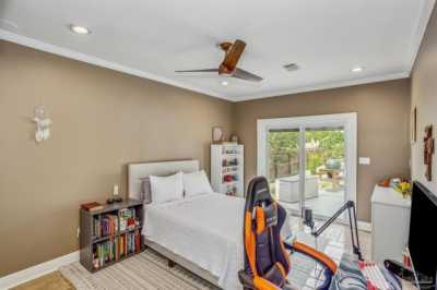 Home For Sale in Gulf Breeze, Florida