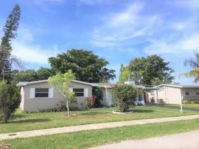 Home For Sale in Oakland Park, Florida