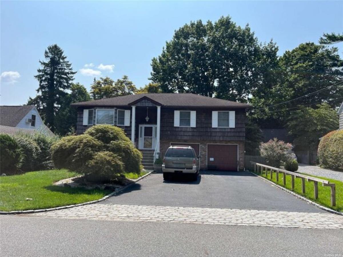 Picture of Home For Sale in Glen Head, New York, United States